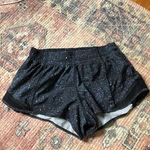 Lululemon Hotty Hot 2.5 inch shorts